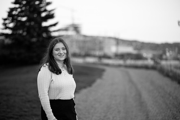 Niamh Senior Photo (260)