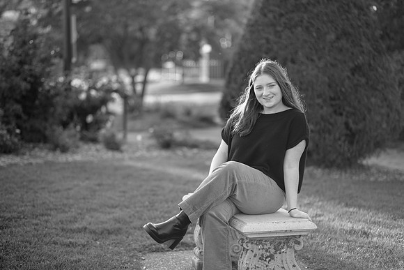 Niamh Senior Photo (154)