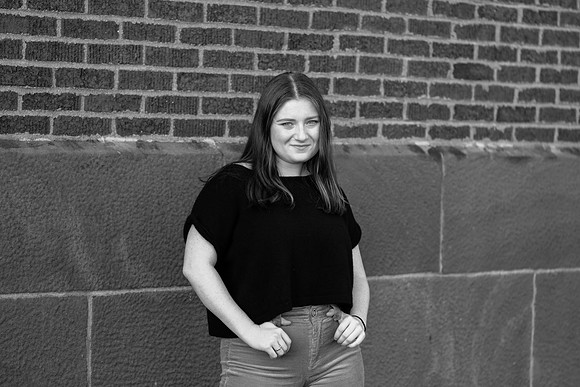 Niamh Senior Photo (170)