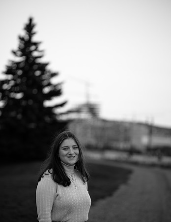 Niamh Senior Photo (258)