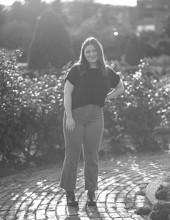 Niamh Senior Photo (130)