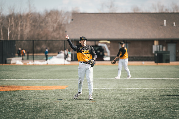 UWS BSB vs Crown D2 DH-1-76