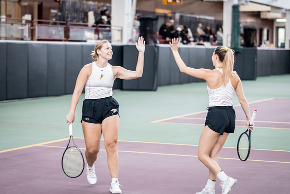 Tennis vs The W-75