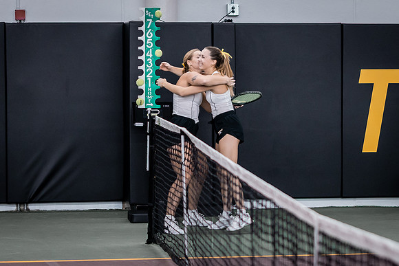 Tennis vs The W-136