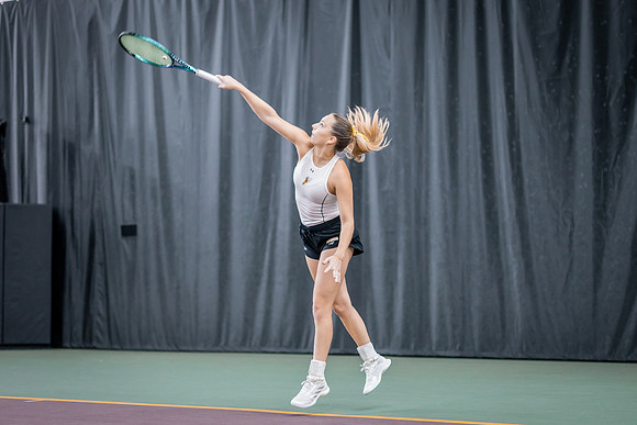 Tennis vs The W-83
