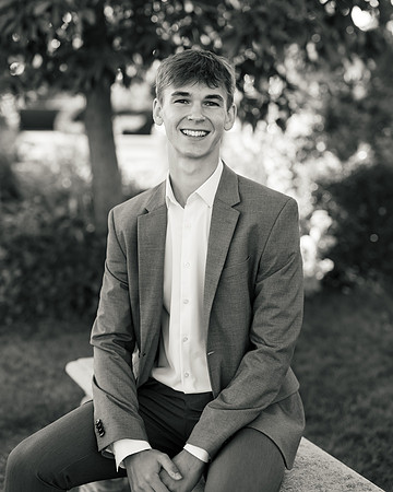 Oscar Senior Shoot-1-131