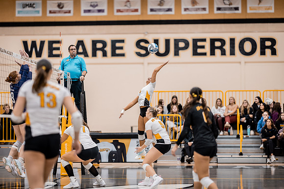 UWS VB vs CROWN-141