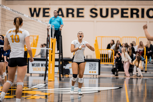 UWS VB vs CROWN-186