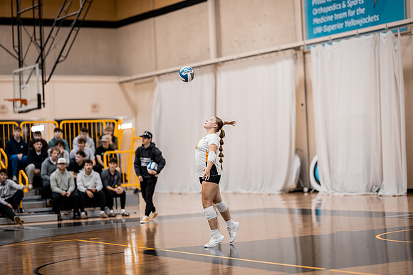 UWS VB vs CROWN-140