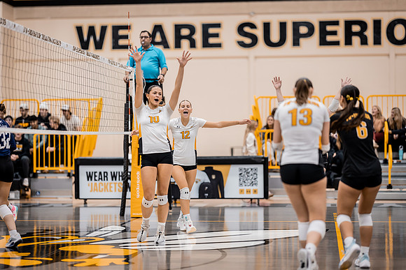 UWS VB vs CROWN-152