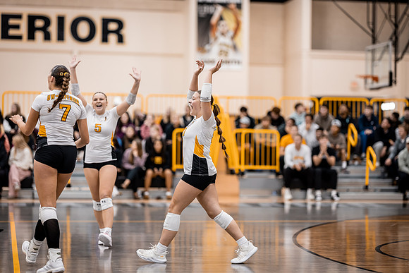 UWS VB vs CROWN-6