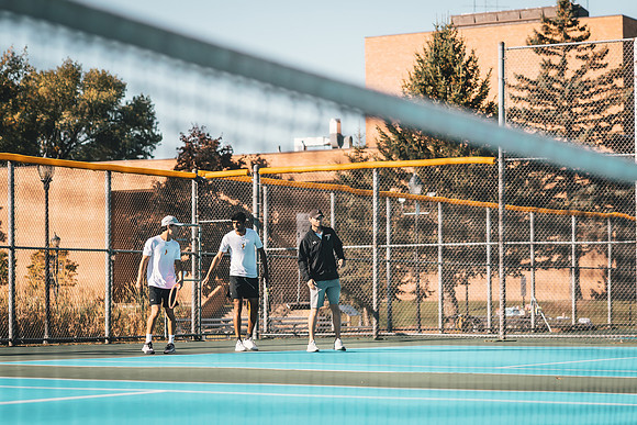 Tennis vs STO-8