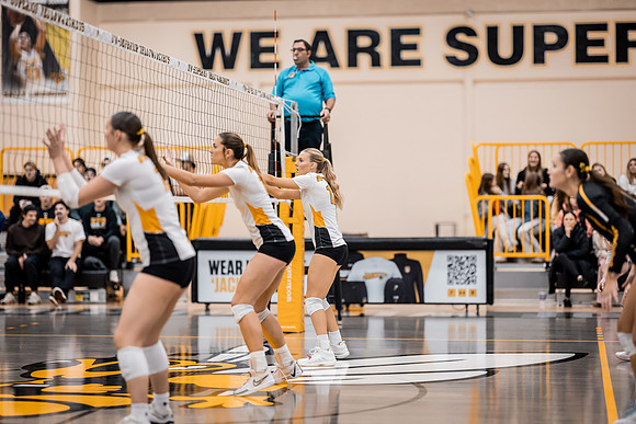 UWS VB vs CROWN-131