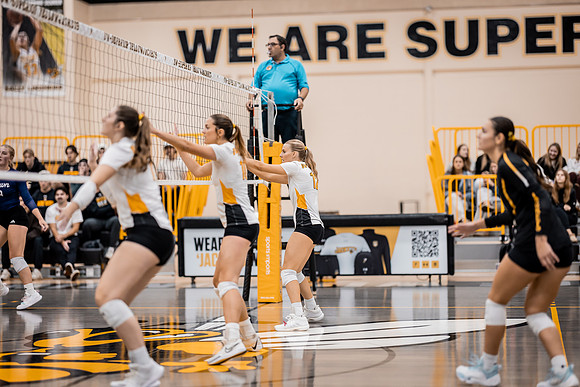 UWS VB vs CROWN-174