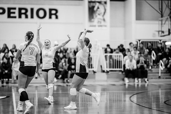 UWS VB vs CROWN-121
