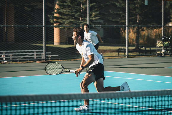 Tennis vs STO-209