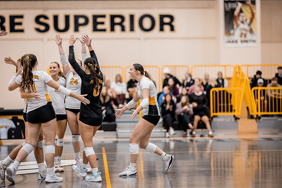 UWS VB vs CROWN-89