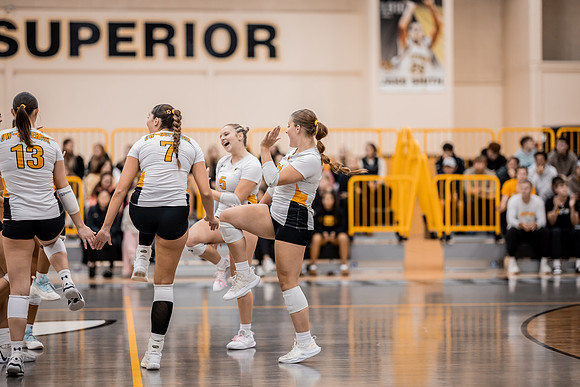 UWS VB vs CROWN-122