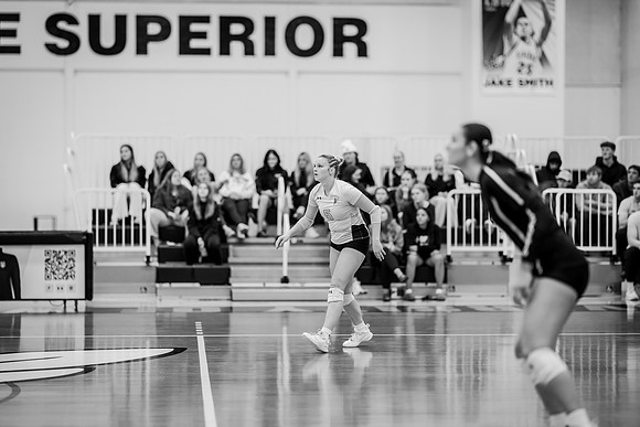 UWS VB vs CROWN-82