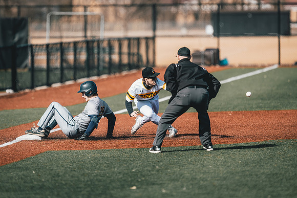UWS BSB vs CAR DH-1-210