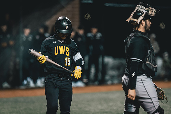 UWS BSB vs Crown -1-220