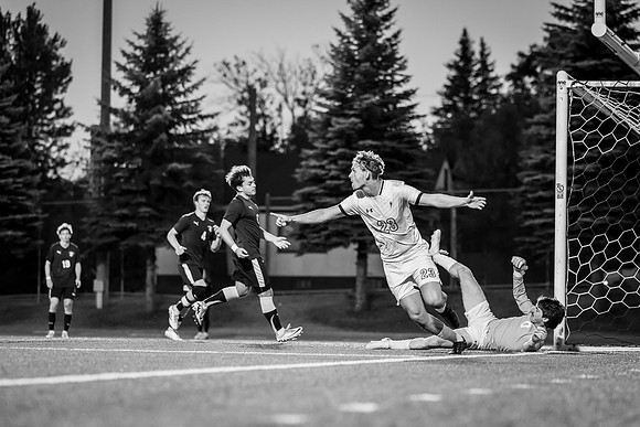 UWS MSOC vs Carleton-1-88