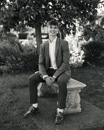 Oscar Senior Shoot-1-127