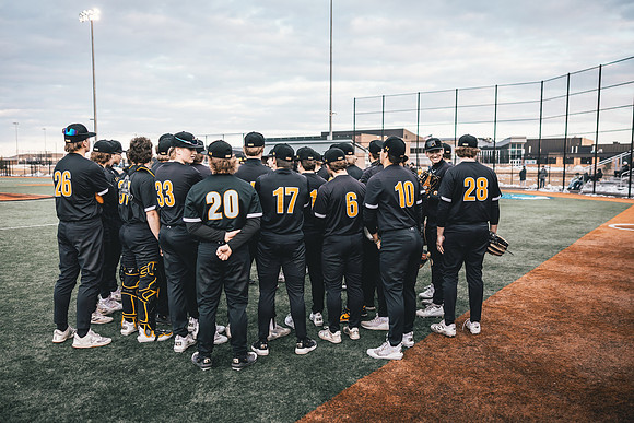 UWS BSB vs Crown -1