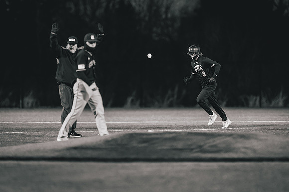 UWS BSB vs Crown -1-111