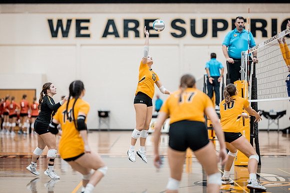 UWS VB vs. UHMB-1-82