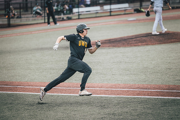 UWS Baseball vs UNW-1-52