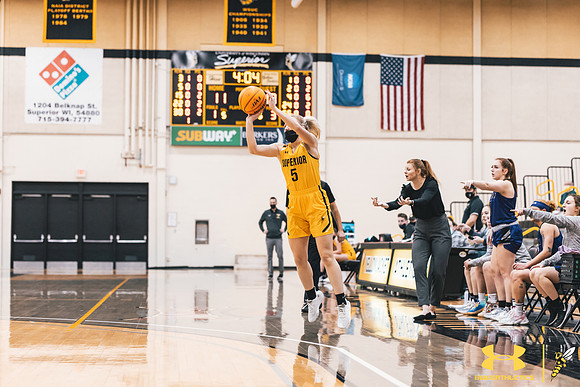 2022.01.14 UWS WBB vs. Crown WM28