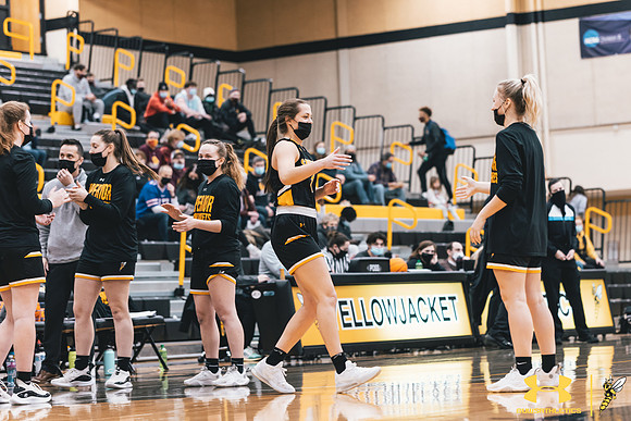 2022.01.15 UWS WBB vs. UMM WM6