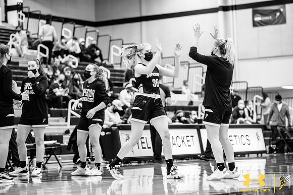 2022.01.15 UWS WBB vs. UMM WM11