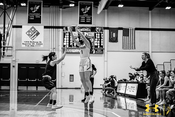 2022.01.14 UWS WBB vs. Crown WM25