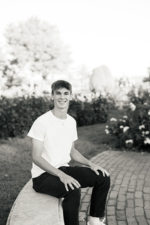 Oscar Senior Shoot-1-105