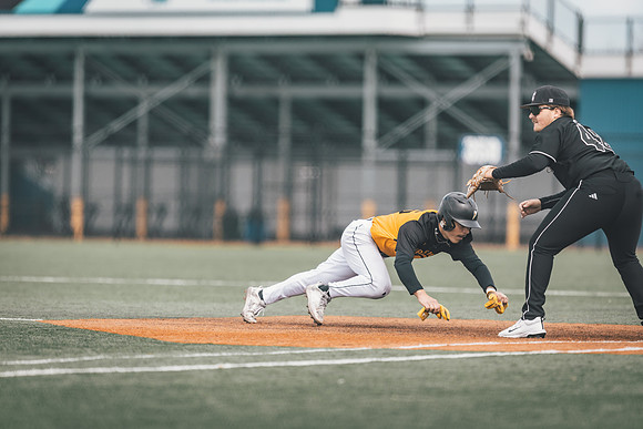 UWS BSB vs Crown D2 DH-1-11