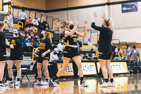 2022.01.15 UWS WBB vs. UMM WM10