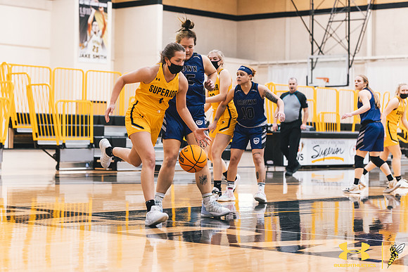 2022.01.14 UWS WBB vs. Crown WM68