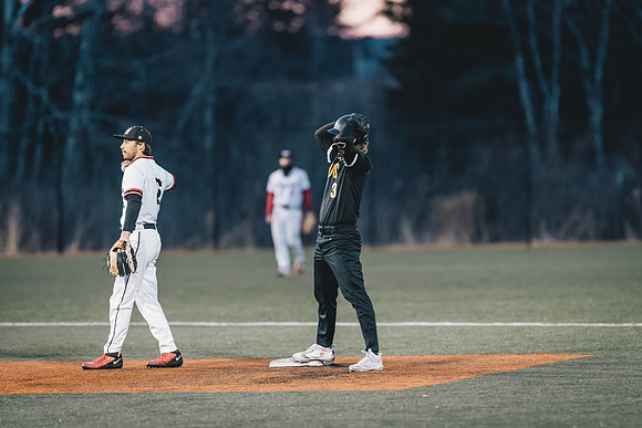 UWS vs MLC DH-1-135