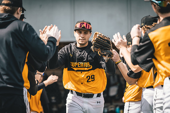 UWS BSB vs Crown D2 DH-1-40