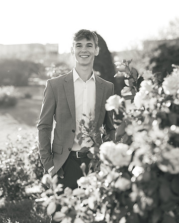 Oscar Senior Shoot-1-164