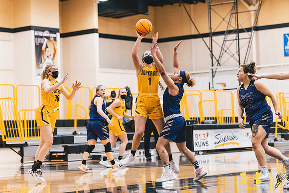 2022.01.14 UWS WBB vs. Crown WM69