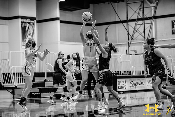 2022.01.14 UWS WBB vs. Crown WM70
