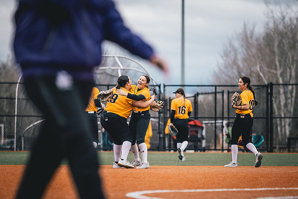 20240423_SoftballvsMartinLuther_Edits_Harry_-145