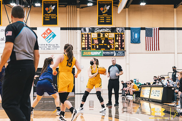 2022.01.14 UWS WBB vs. Crown WM75