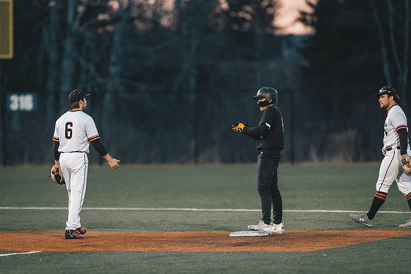 UWS vs MLC DH-1-126