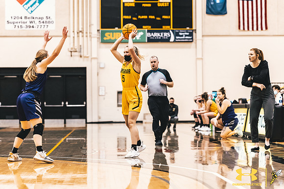 2022.01.14 UWS WBB vs. Crown WM79