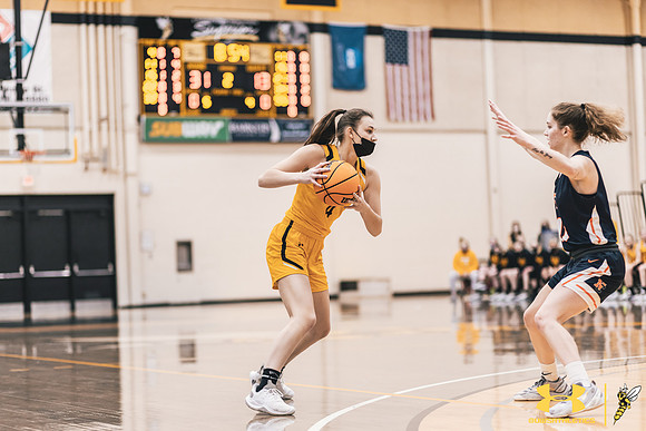2022.01.29 UWS WBB vs. Northland WM42
