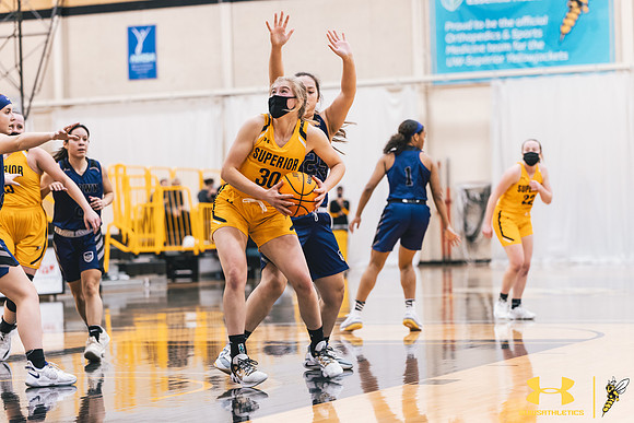2022.01.14 UWS WBB vs. Crown WM81
